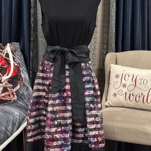 Elegant Dress with Multicolor Striped Design